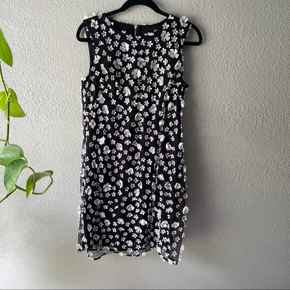 Karl Lagerfeld 3D Floral-Applique Sheath Dress - Picture 2 of 7